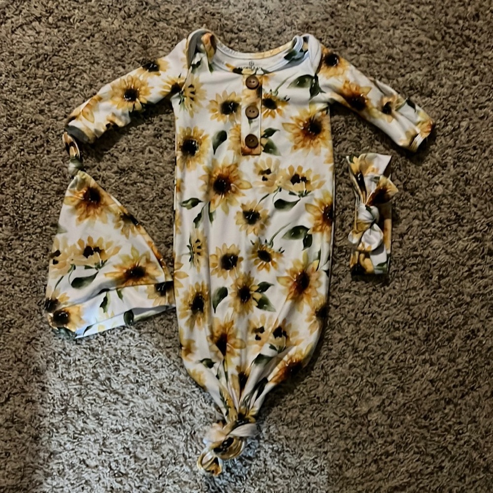 Caden Lane Sunflower Gown w/Knot Hat and Headband